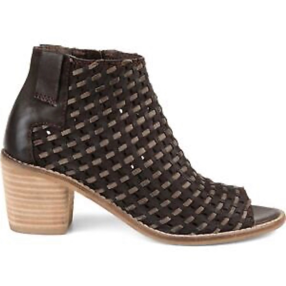 Journee Signature Devine Women's Peep Toe Leather Ankle Boots - Picture 2 of 14